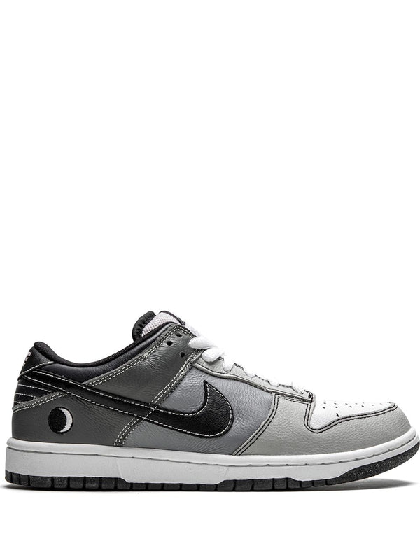 Nike SB Dunk Low sneakers