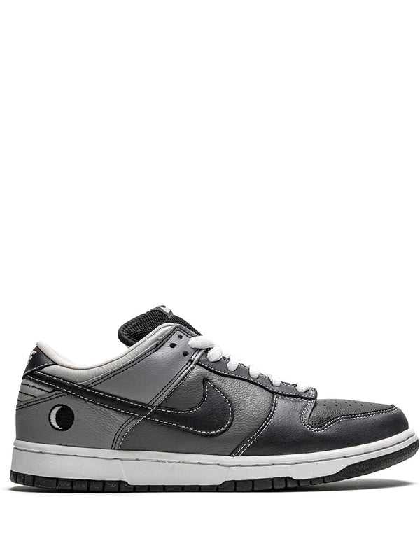 Nike SB Dunk Low sneakers