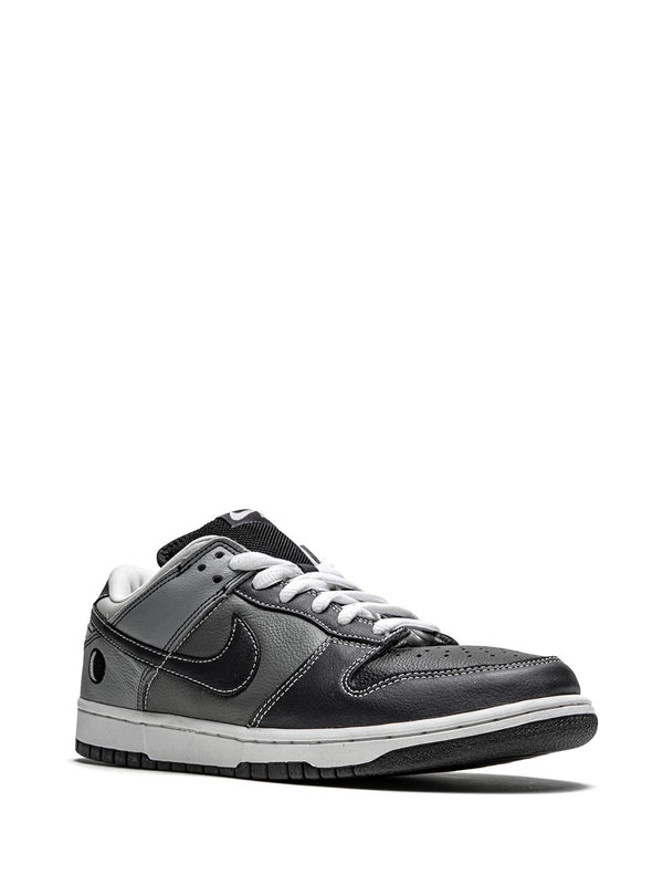 Nike SB Dunk Low sneakers