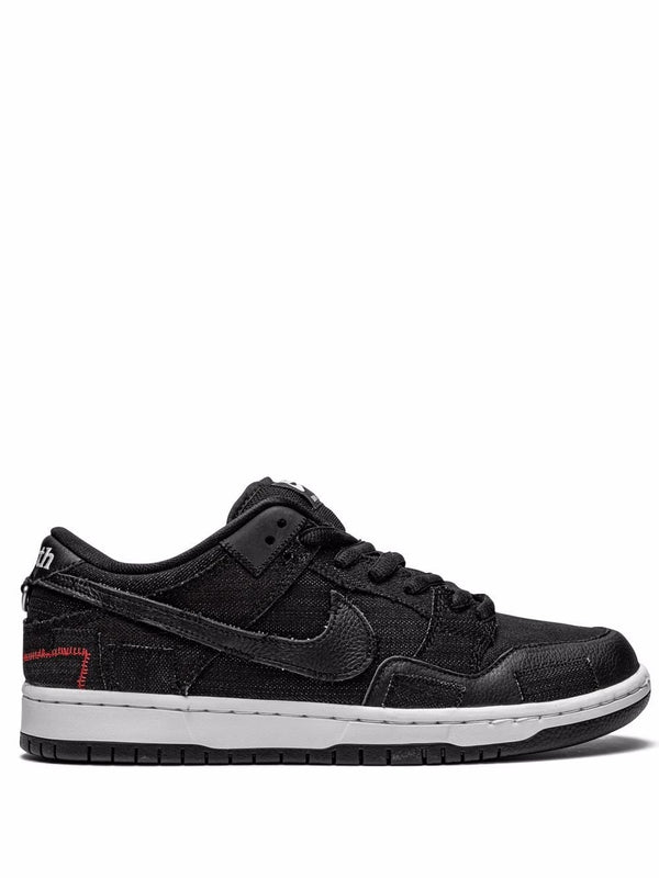 Nike SB Dunk Low sneakers