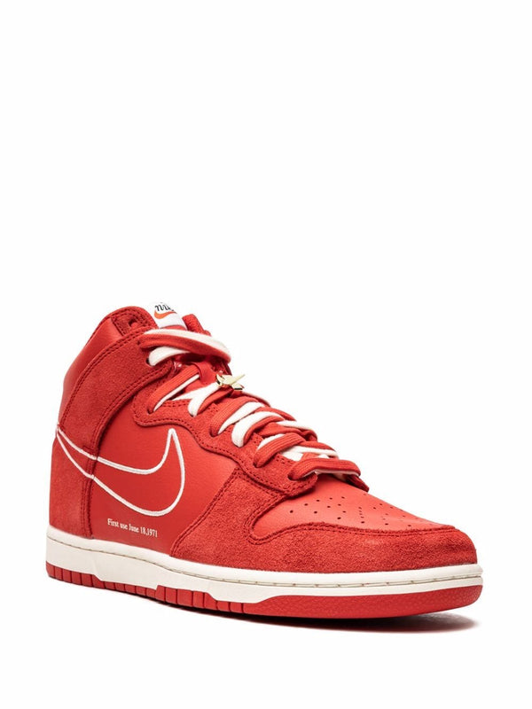 Nike Dunk Hi SE sneakers