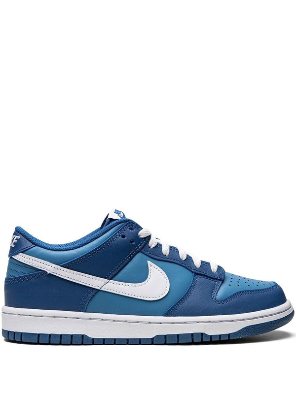 Nike Dunk Low sneakers