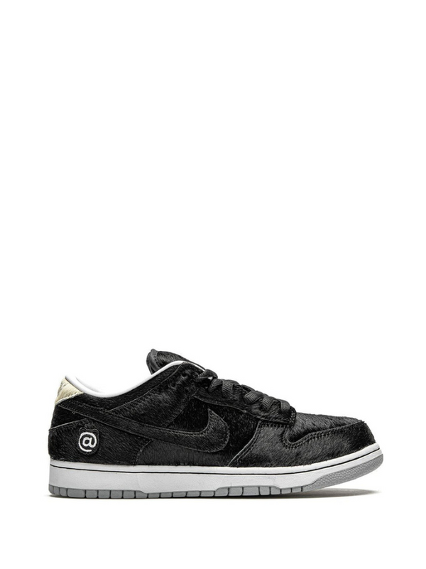 Nike SB Dunk Low sneakers